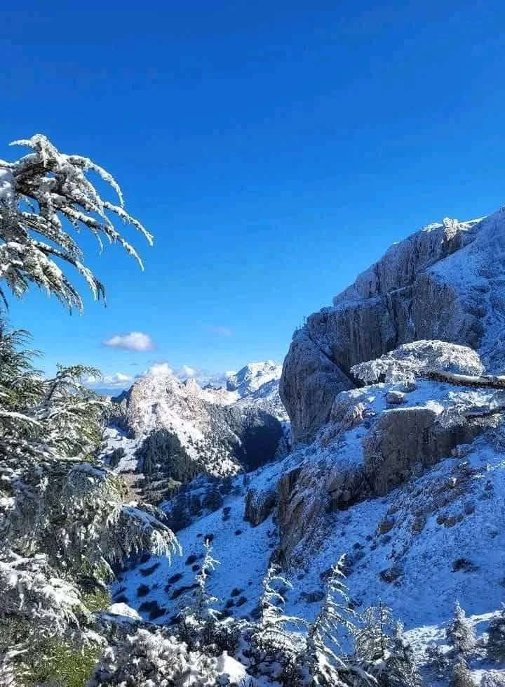 Cumbres de Gherer entre Tizi Ouzou y Bouira bajo la nieve