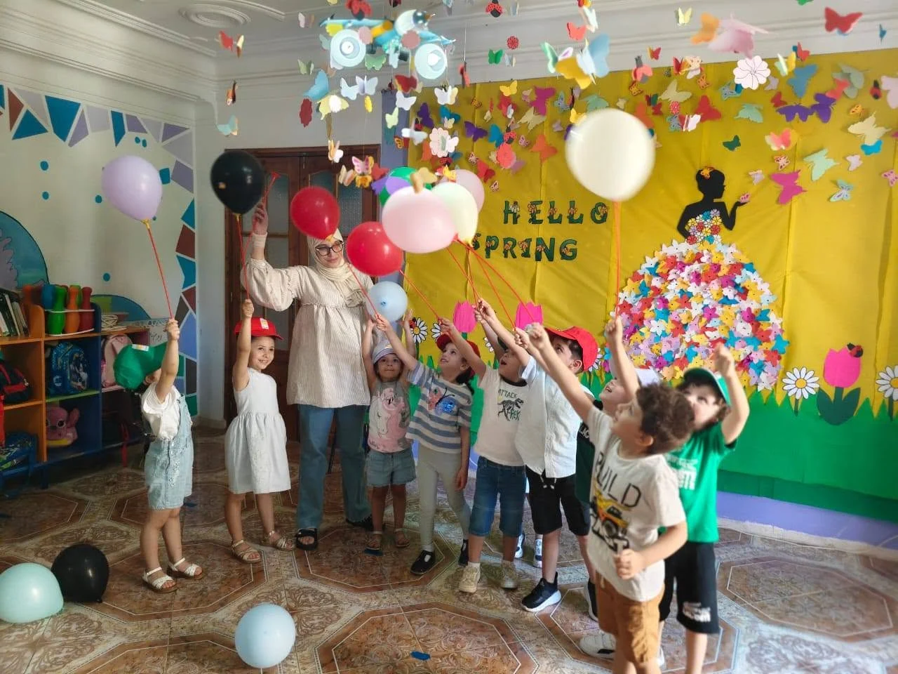 迪万访问儿童游戏室,以庆祝国际儿童日