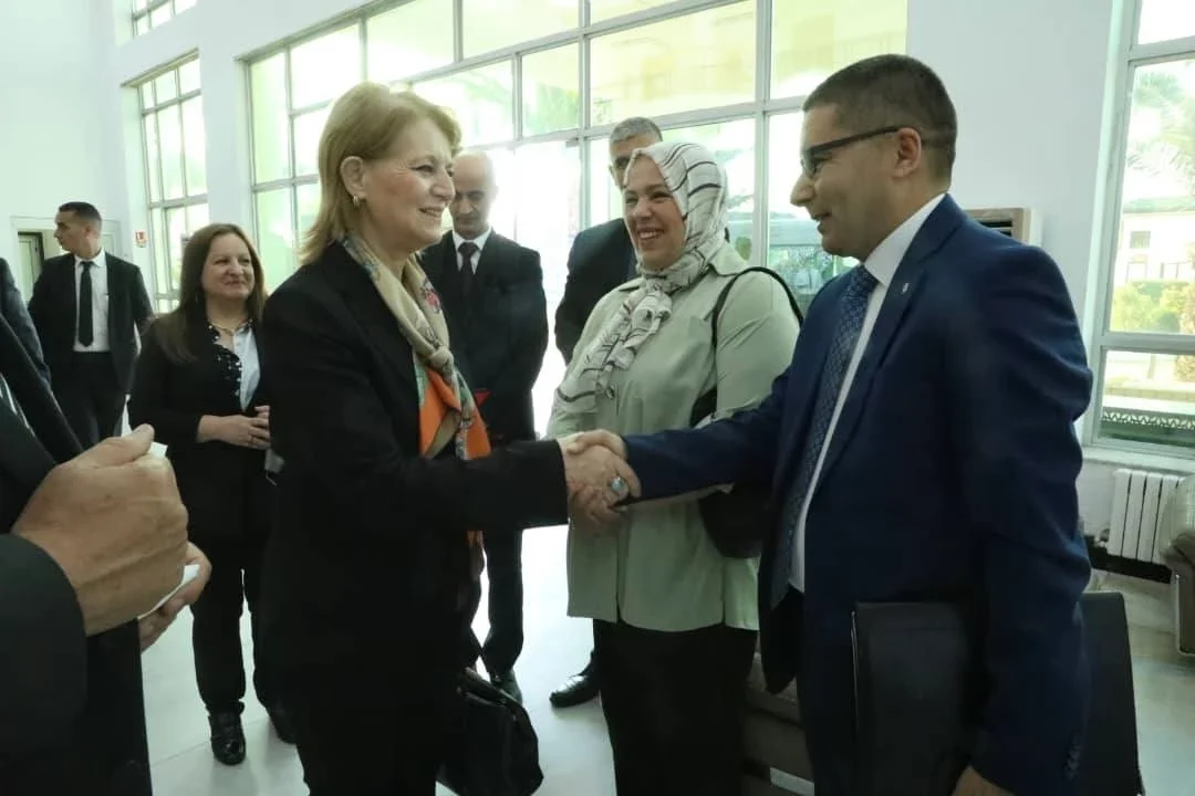 Visite d'affaires et contrôle de la province d'Oran