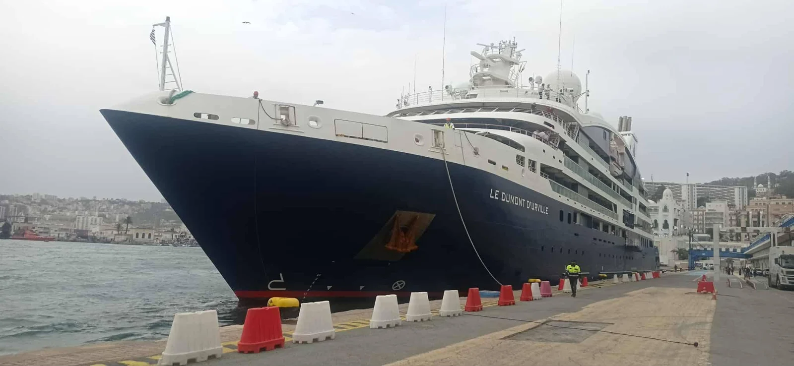 Arrivée du navire PONANT Le Mont d'Urville au port d'Alger