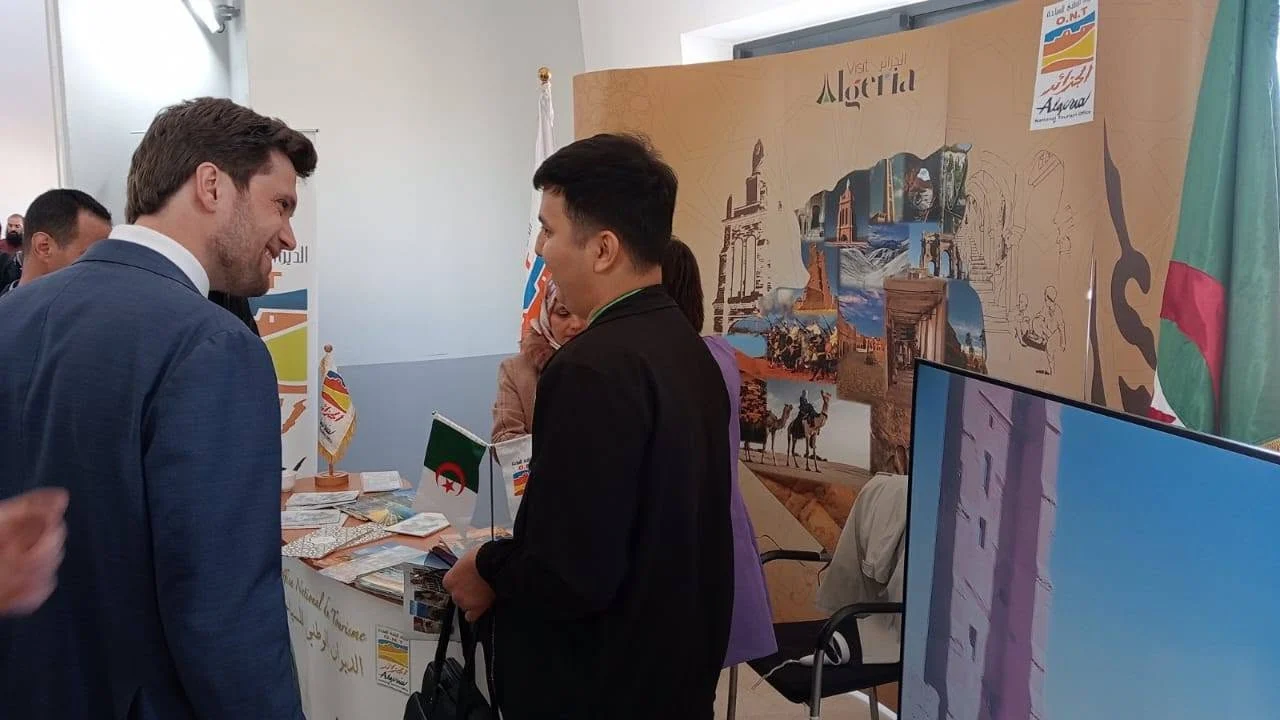 迪万参与国家高等数学学院科学研讨会