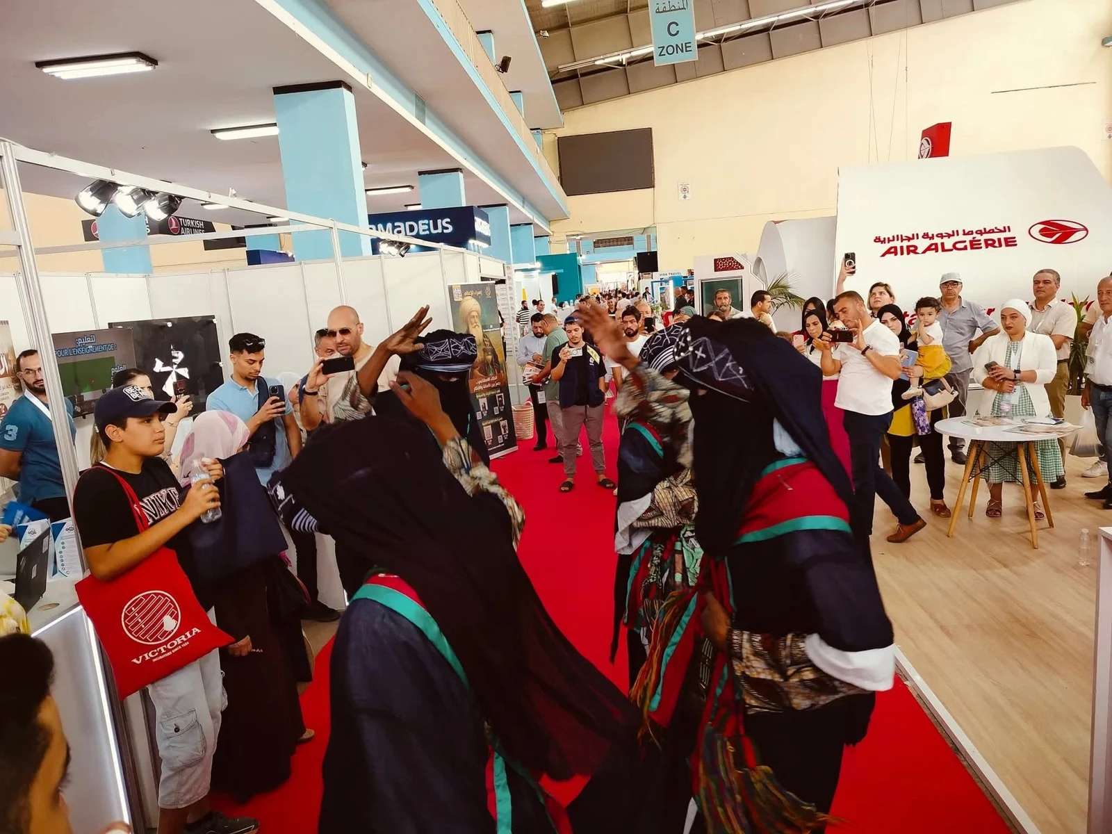 زيارة حفيظ دراجي إلى جناح الديوان في SITEV 2025