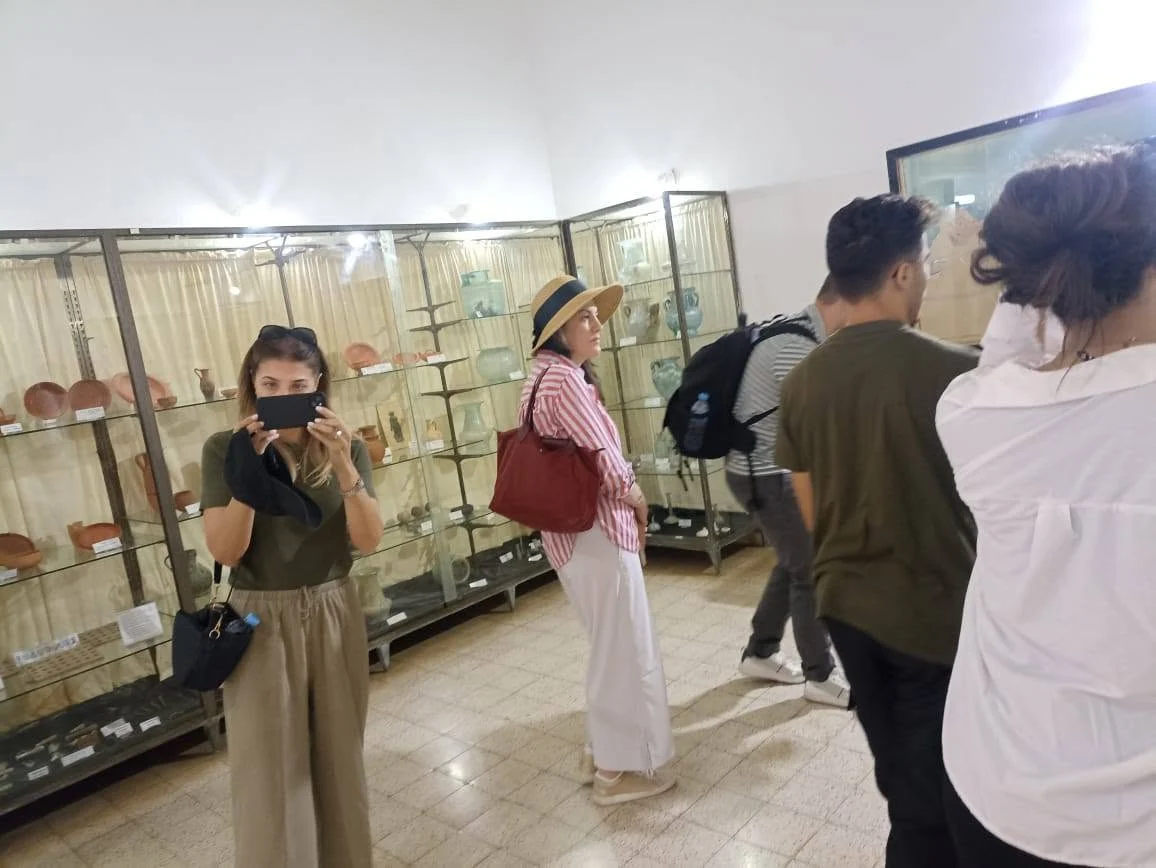 美国记者团访问提贝lis