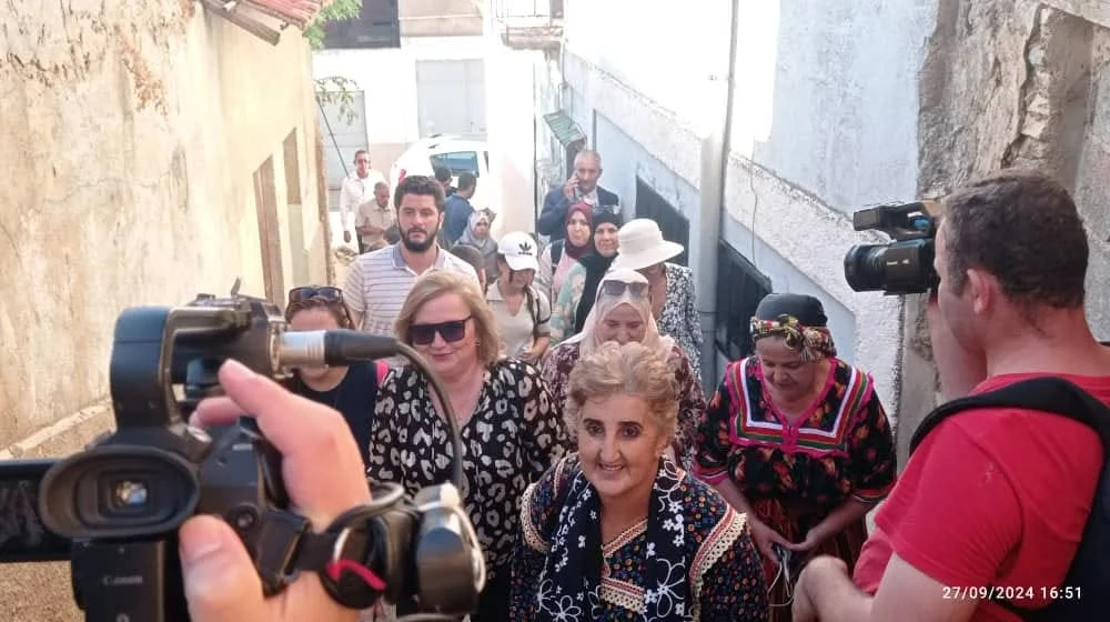 The journalists' trip to the historical village of Igil Emola