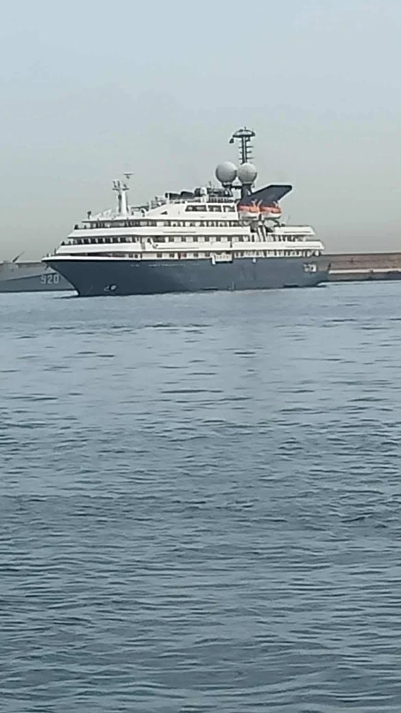 Arrivée d'un bateau touristique au port d'Alger