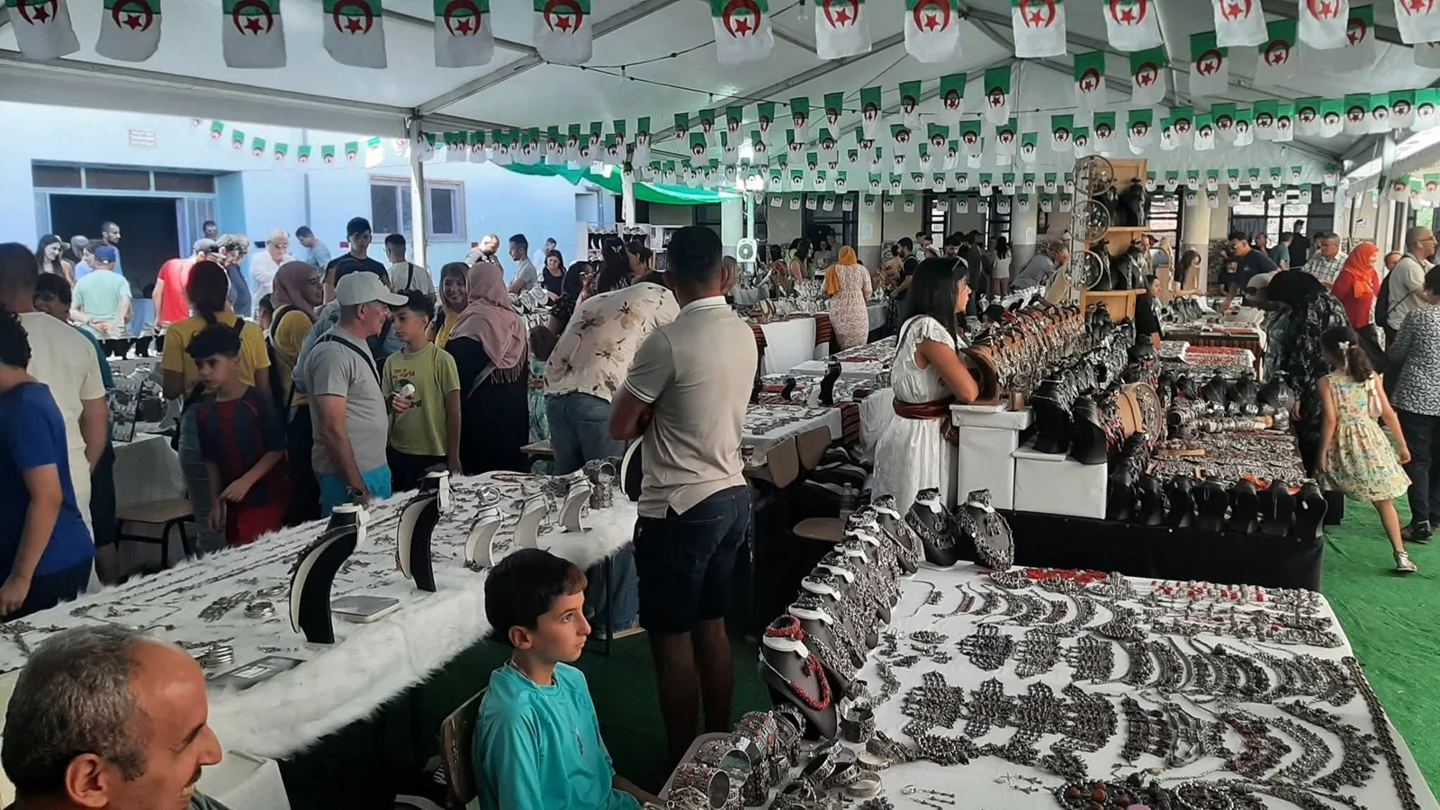 افتتاح الطبعة التاسعة عشرة لعيد الفضة بآث يني