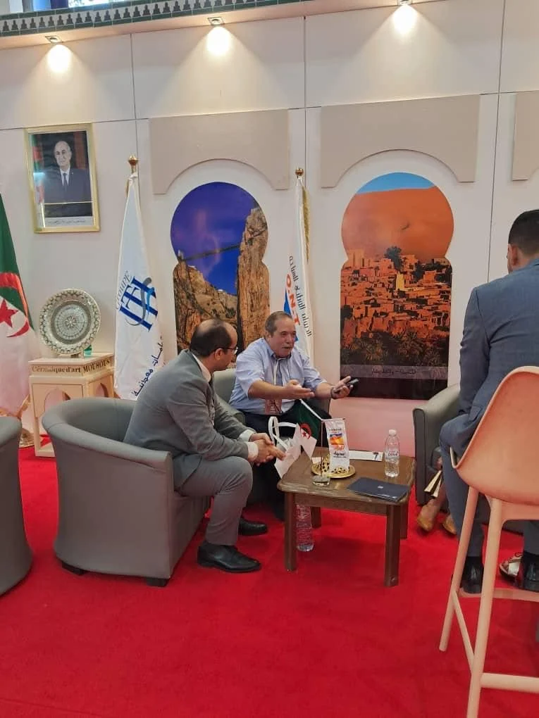 توافد الزوار إلى جناح السياحة والصناعة التقليدية في IATF 2025
