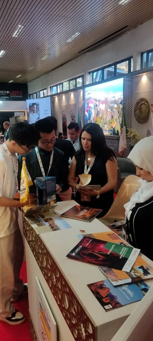 توافد الزوار إلى جناح السياحة والصناعة التقليدية في IATF 2025