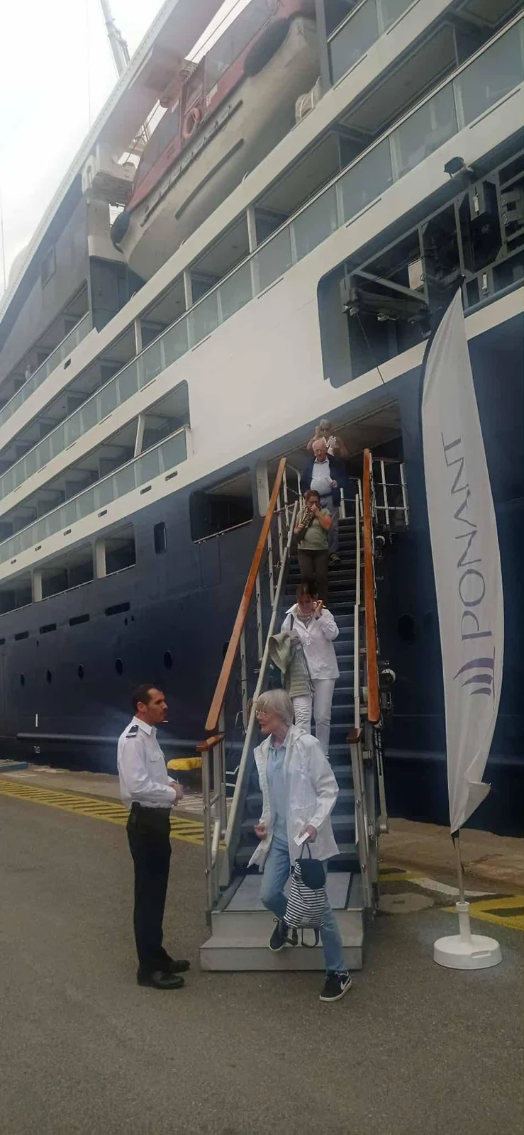 Arrivée du navire PONANT Le Mont d'Urville au port d'Alger