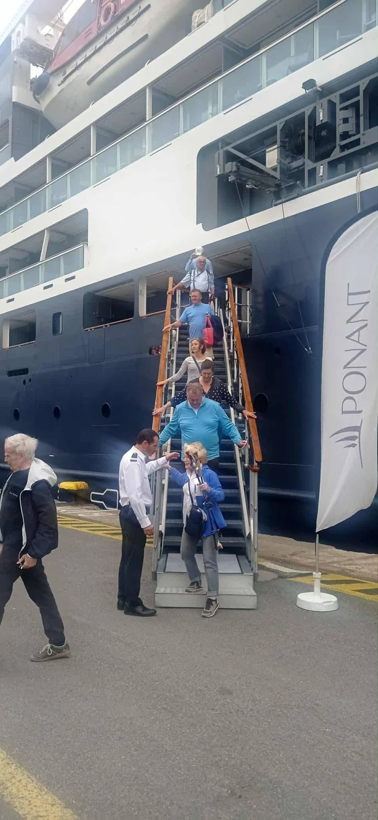 Arrivée du navire PONANT Le Mont d'Urville au port d'Alger