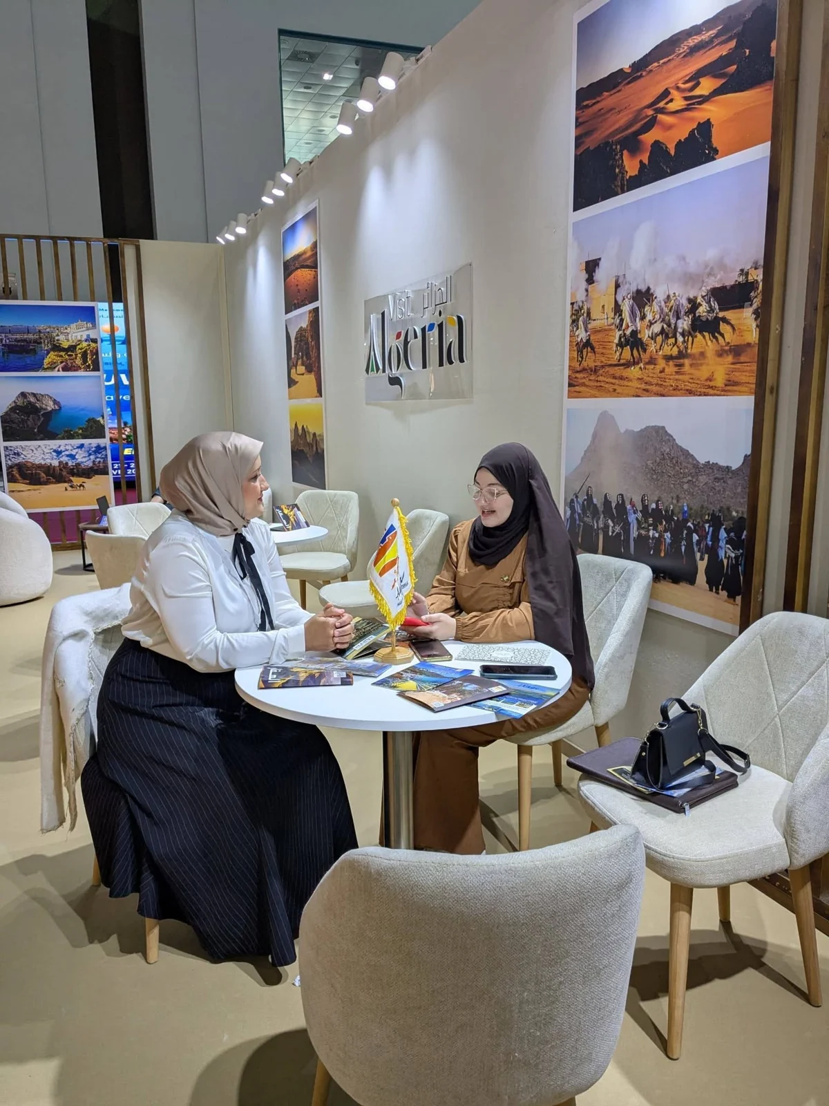 اليوم الثاني من مشاركة الديوان في صالون السياحة بوهران