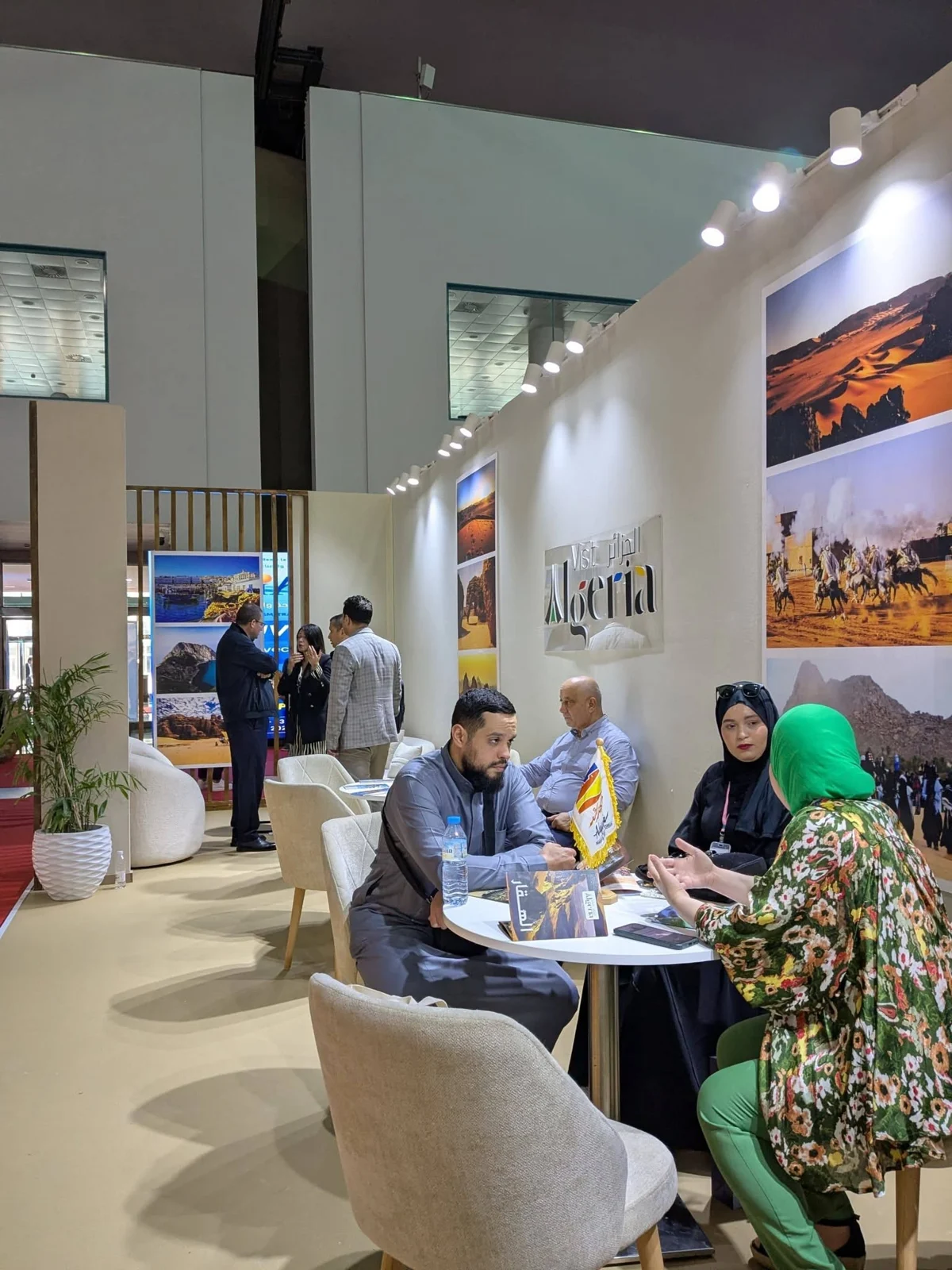 اليوم الثاني من مشاركة الديوان في صالون السياحة بوهران