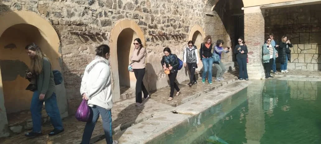 Visite d’une délégation diplomatique européenne à la station thermale Hammam Essalihine à Khenchela