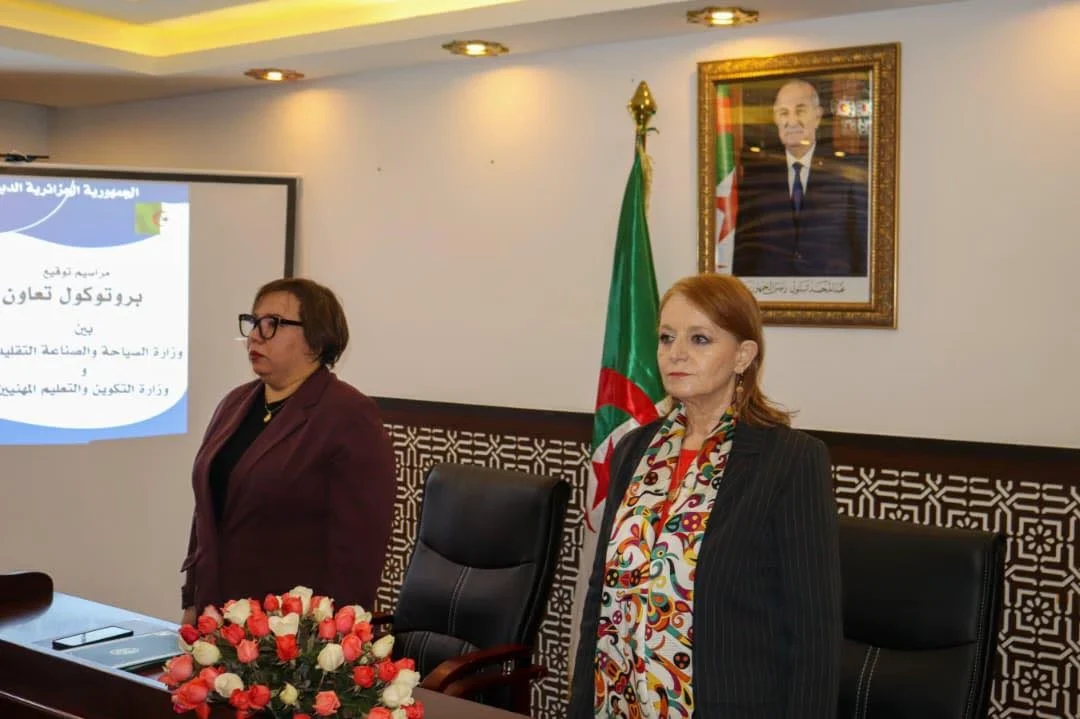 Firma de un protocolo de cooperación para la formación de guías turísticos no certificados entre el Ministerio de Turismo y la Industria Tradicional y el Ministerio de Formación y Educación Profesional