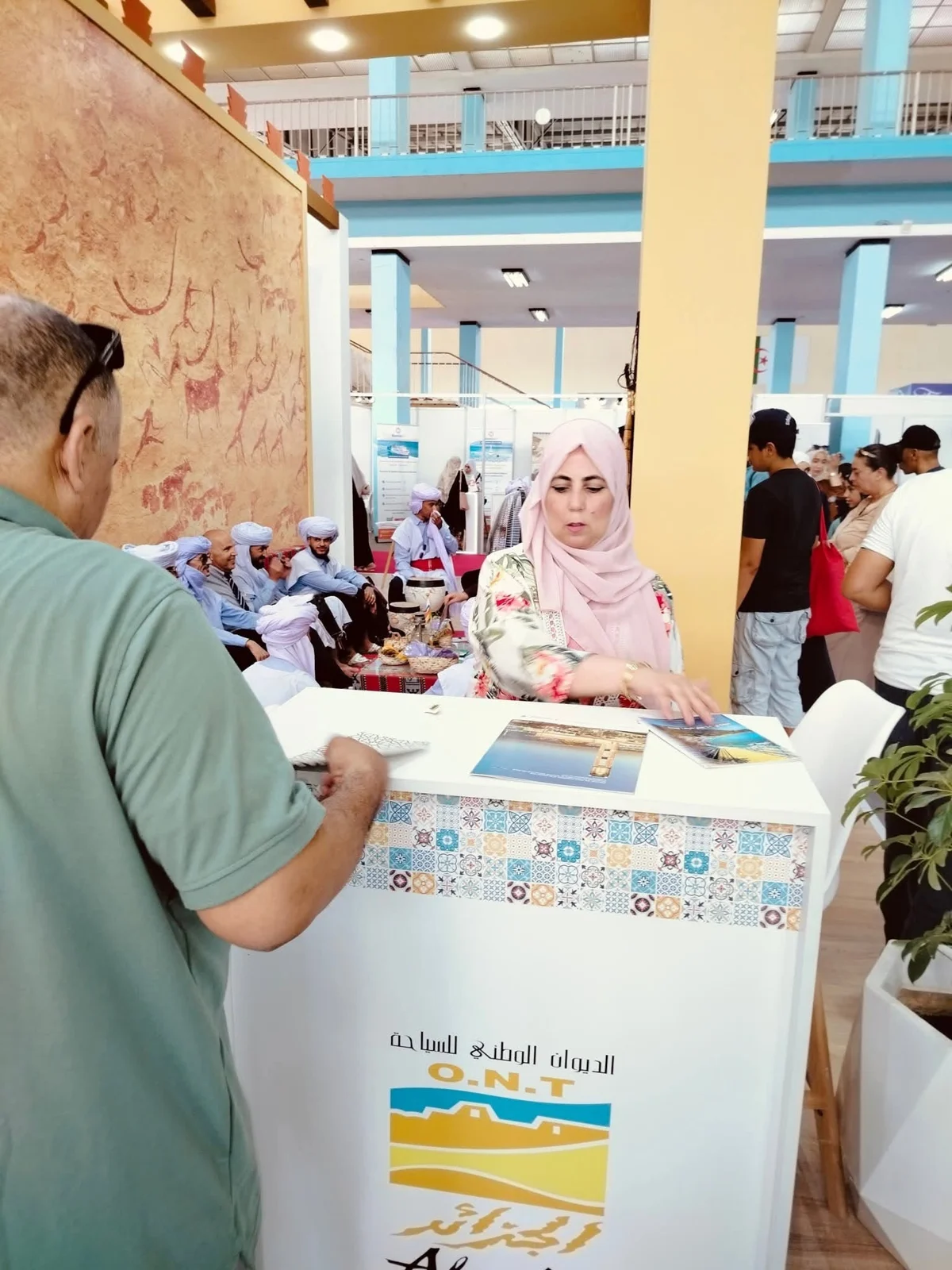 زيارة حفيظ دراجي إلى جناح الديوان في SITEV 2025