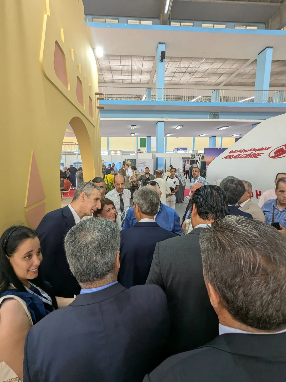 Llegada de los operadores turísticos al salón del Consejo en SITEV 2025