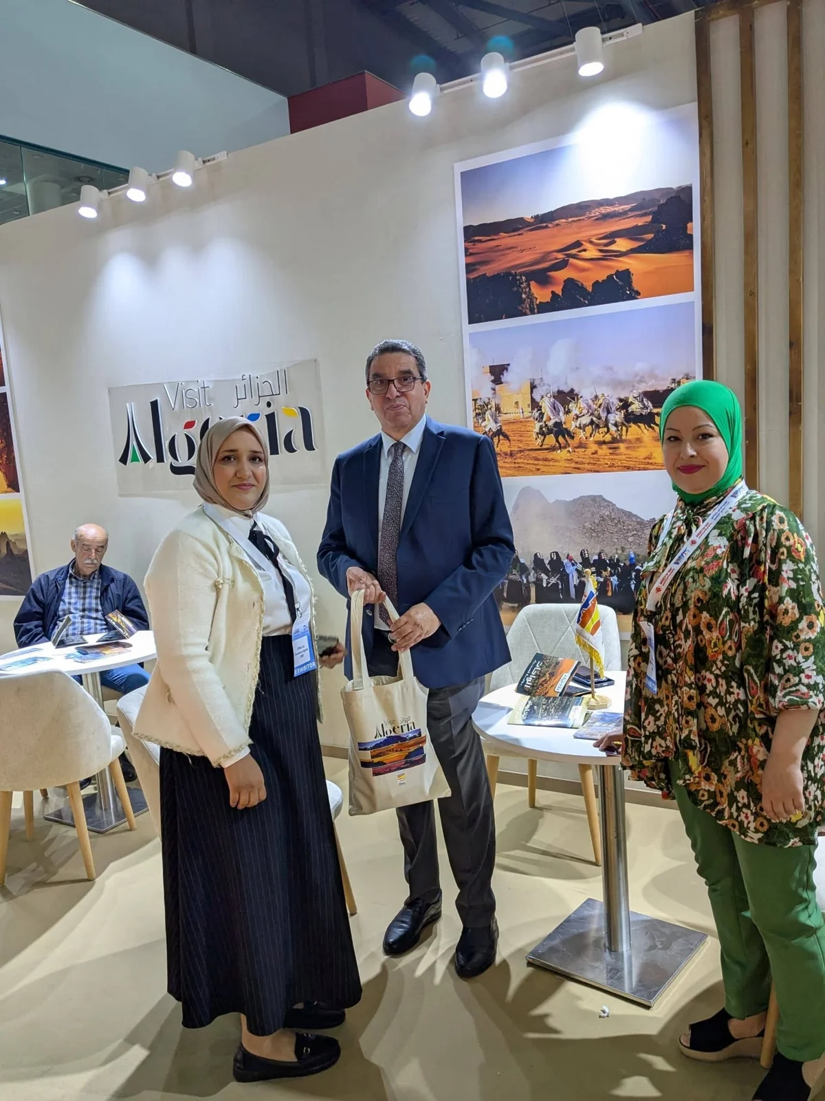 اليوم الثاني من مشاركة الديوان في صالون السياحة بوهران