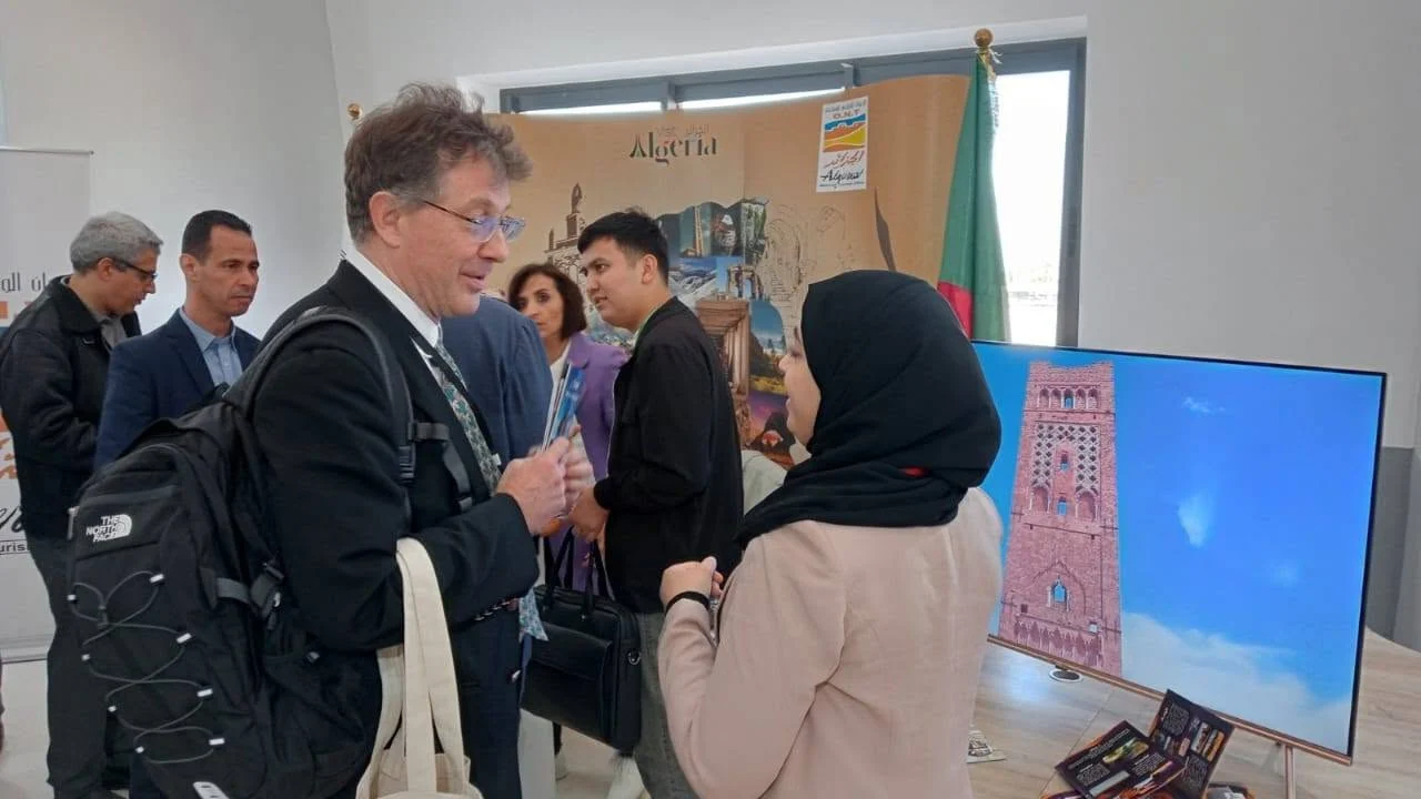 迪万参与国家高等数学学院科学研讨会