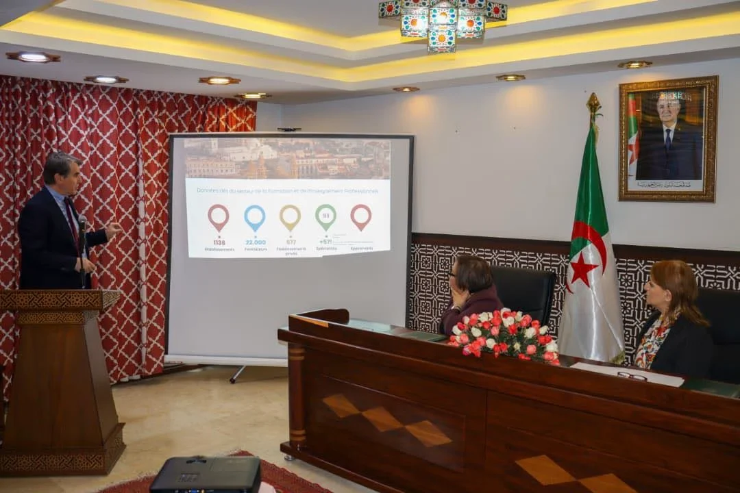 Firma de un protocolo de cooperación para la formación de guías turísticos no certificados entre el Ministerio de Turismo y la Industria Tradicional y el Ministerio de Formación y Educación Profesional