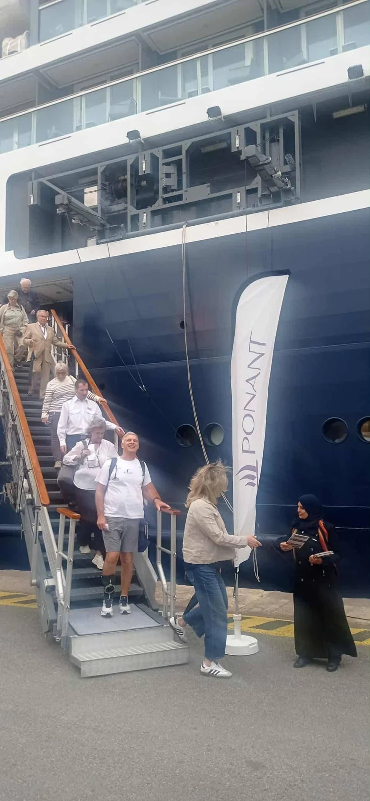 Arrivée du navire PONANT Le Mont d'Urville au port d'Alger