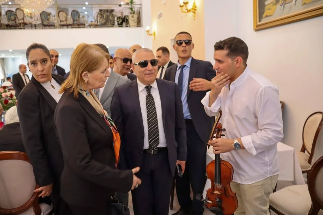 Visite d'affaires et contrôle de la province d'Oran