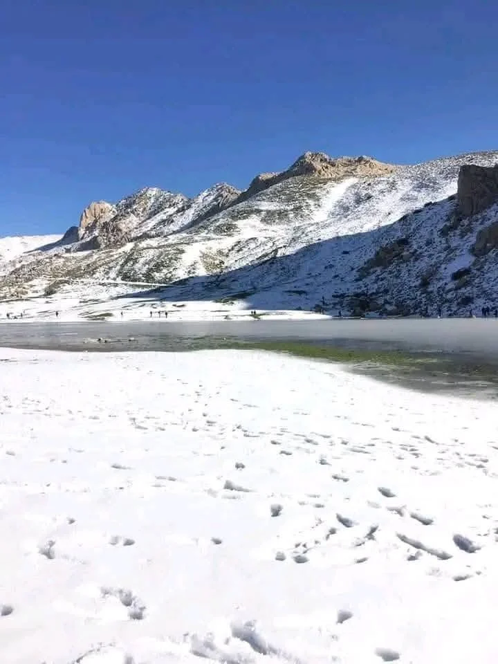 Cumbres de Gherer entre Tizi Ouzou y Bouira bajo la nieve