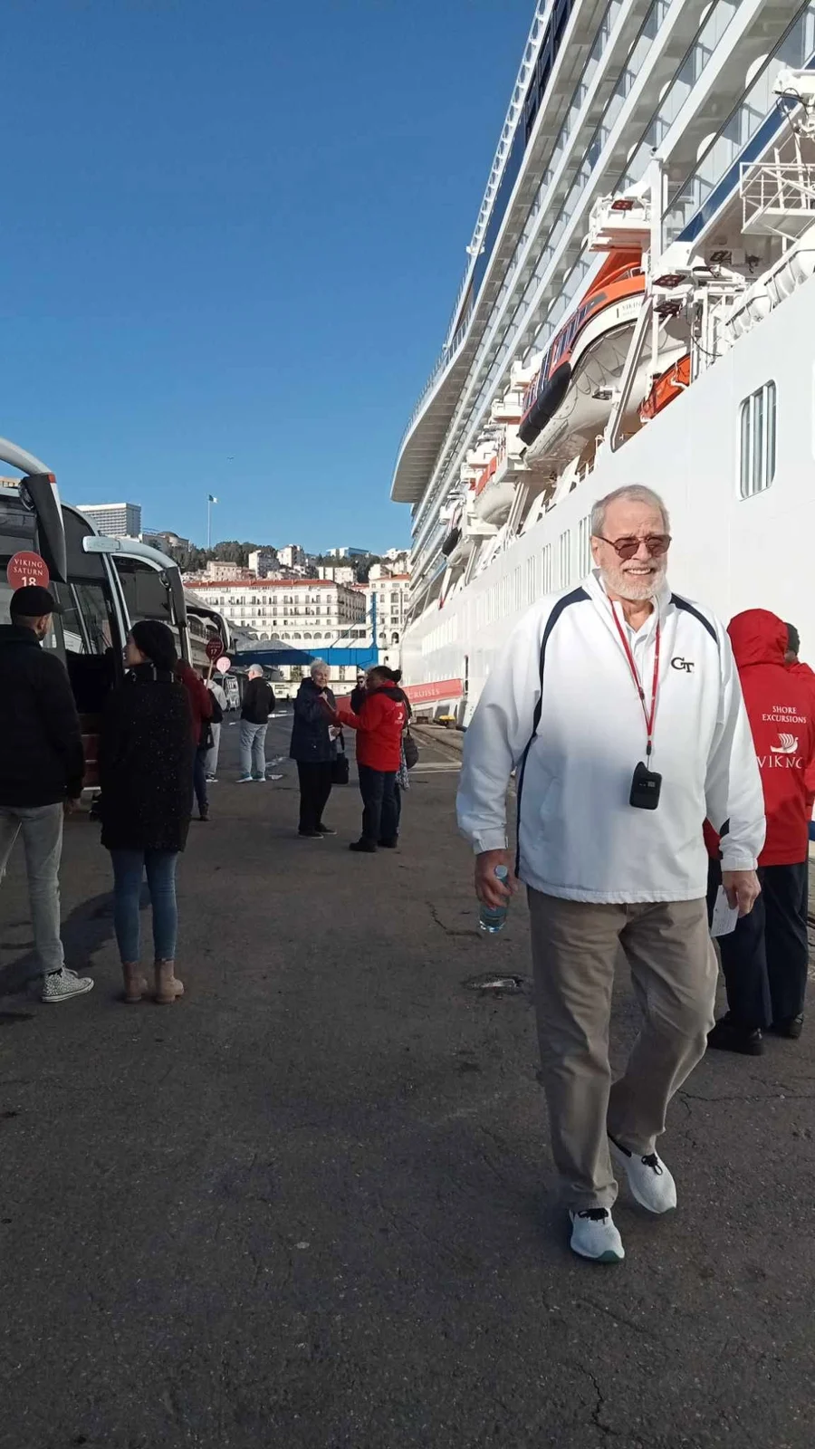 Llegada del barco de pasajeros Viking Saturn Bergen al puerto de Álxira