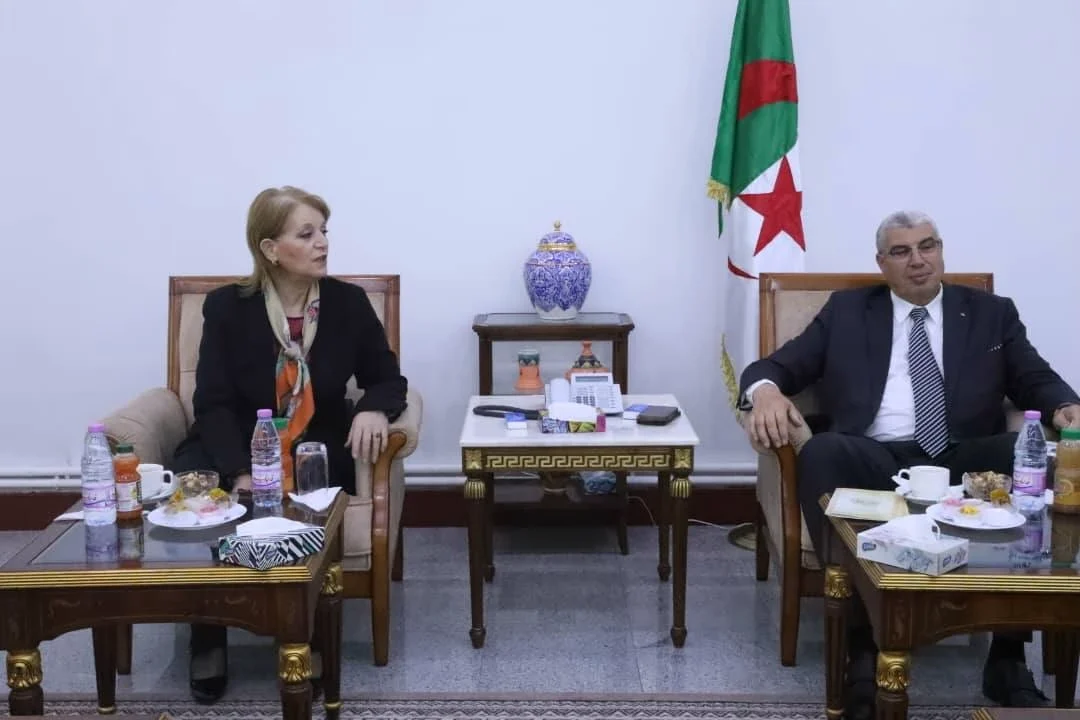 Visite d'affaires et contrôle de la province d'Oran