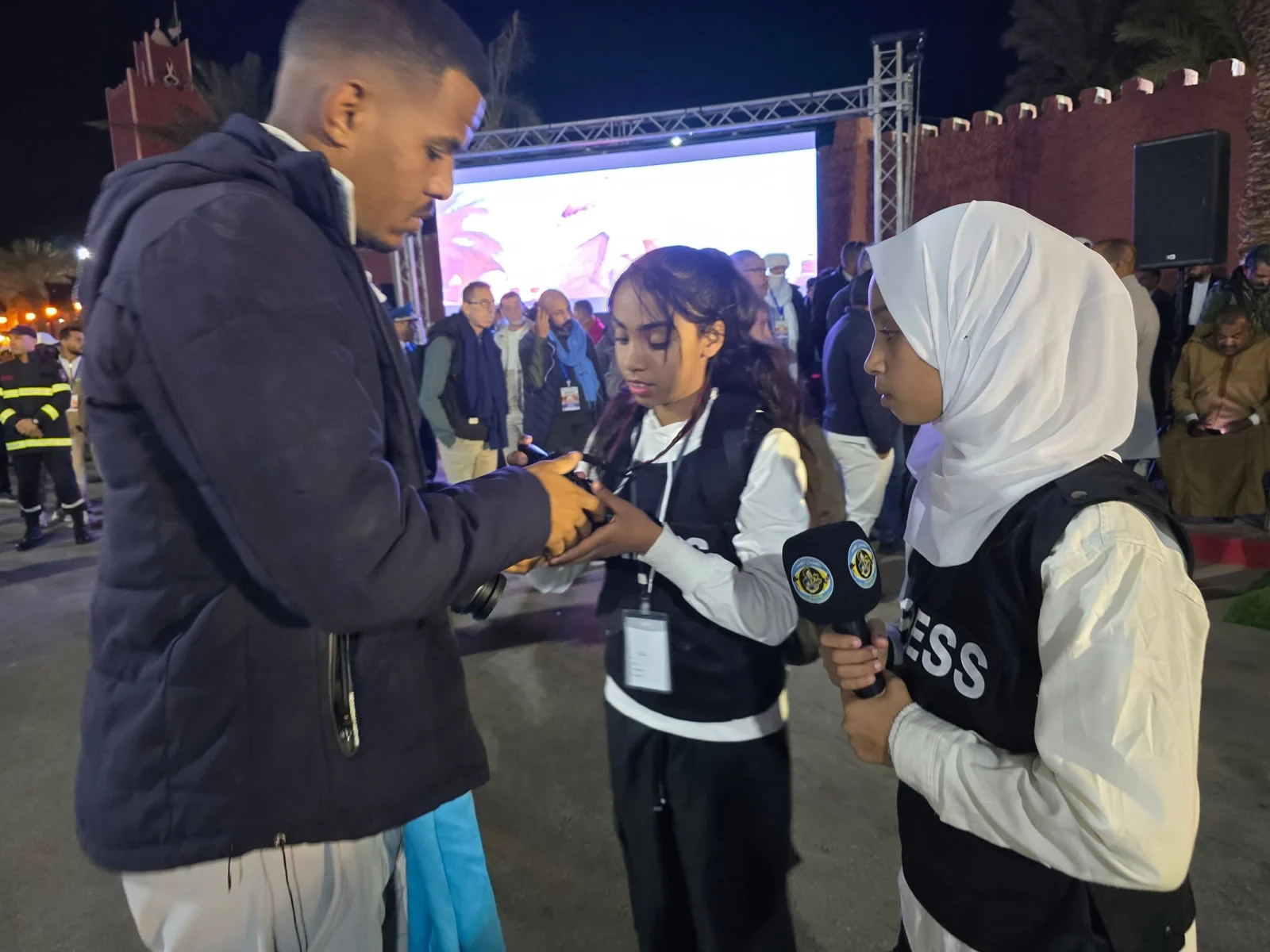 Reportaje del club de periodistas jóvenes sobre las actividades del Festival de Téimimon