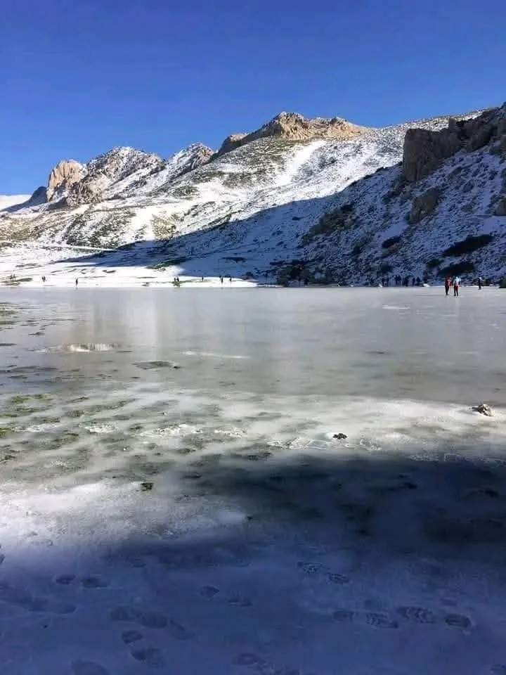 Cumbres de Gherer entre Tizi Ouzou y Bouira bajo la nieve