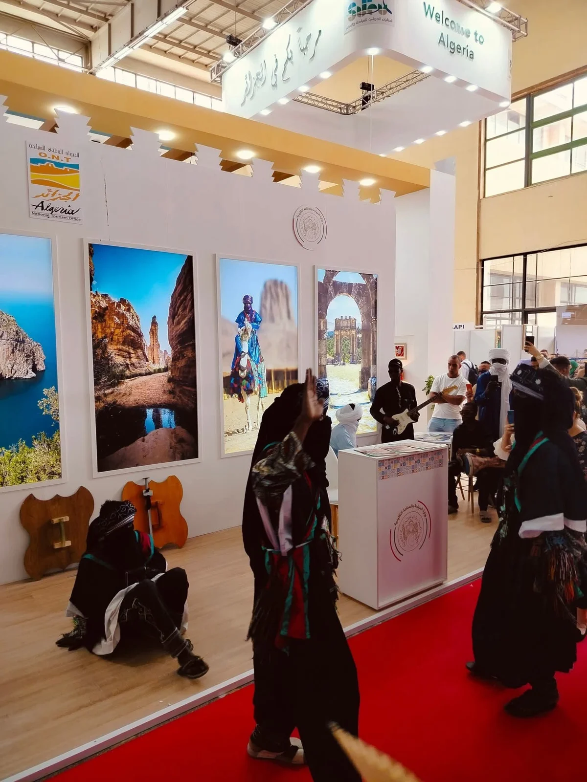 زيارة حفيظ دراجي إلى جناح الديوان في SITEV 2025
