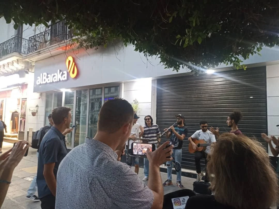 继续接待美国记者团对阿尔及利亚的访问