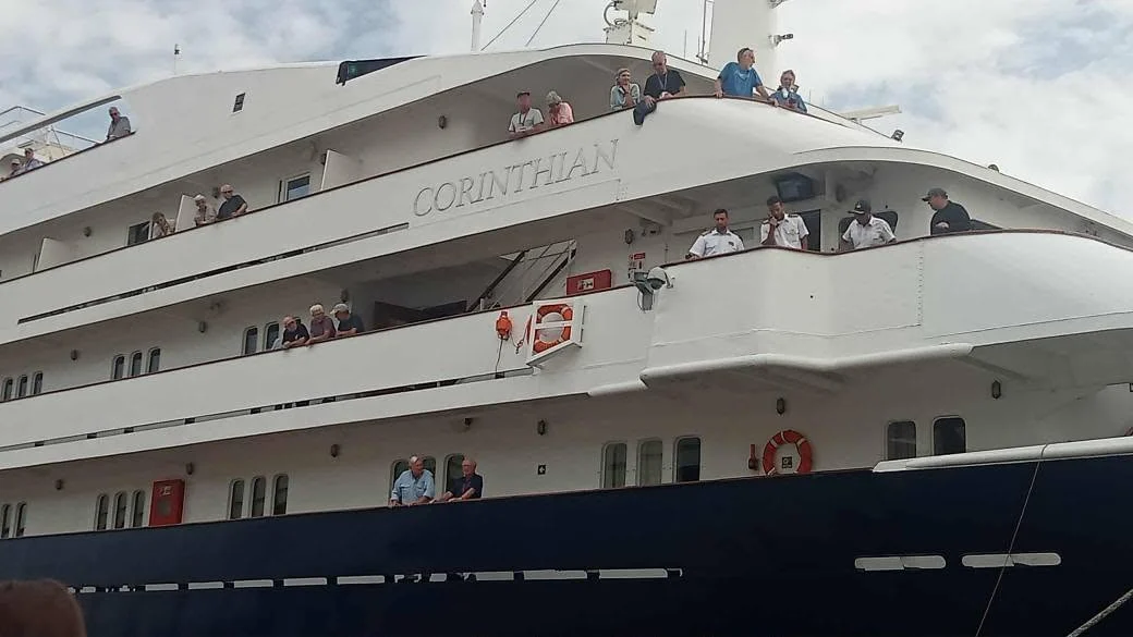 Arrivée d'un bateau touristique au port d'Alger
