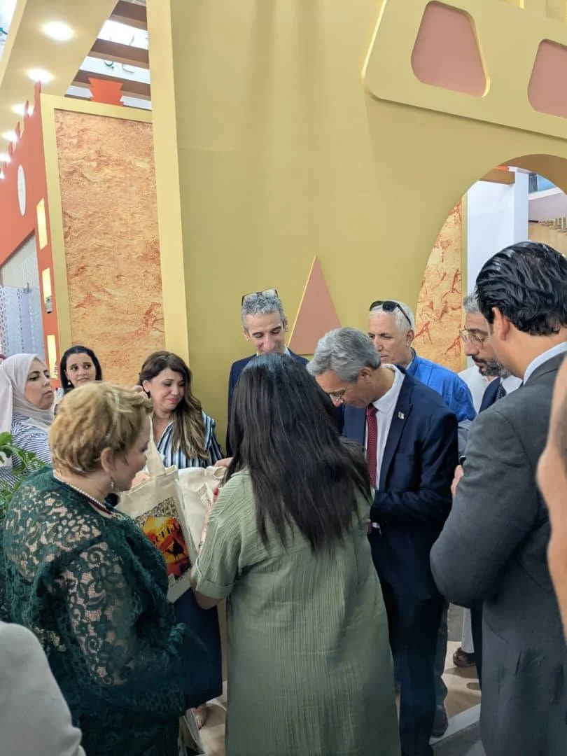 Llegada de los operadores turísticos al salón del Consejo en SITEV 2025