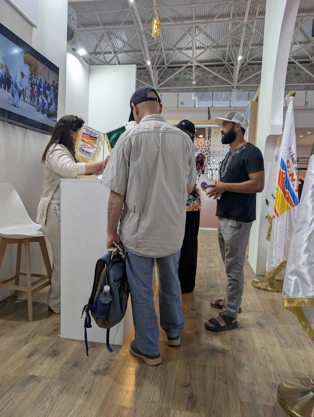 迪万参与了阿尔及尔国际博览会第57届展期