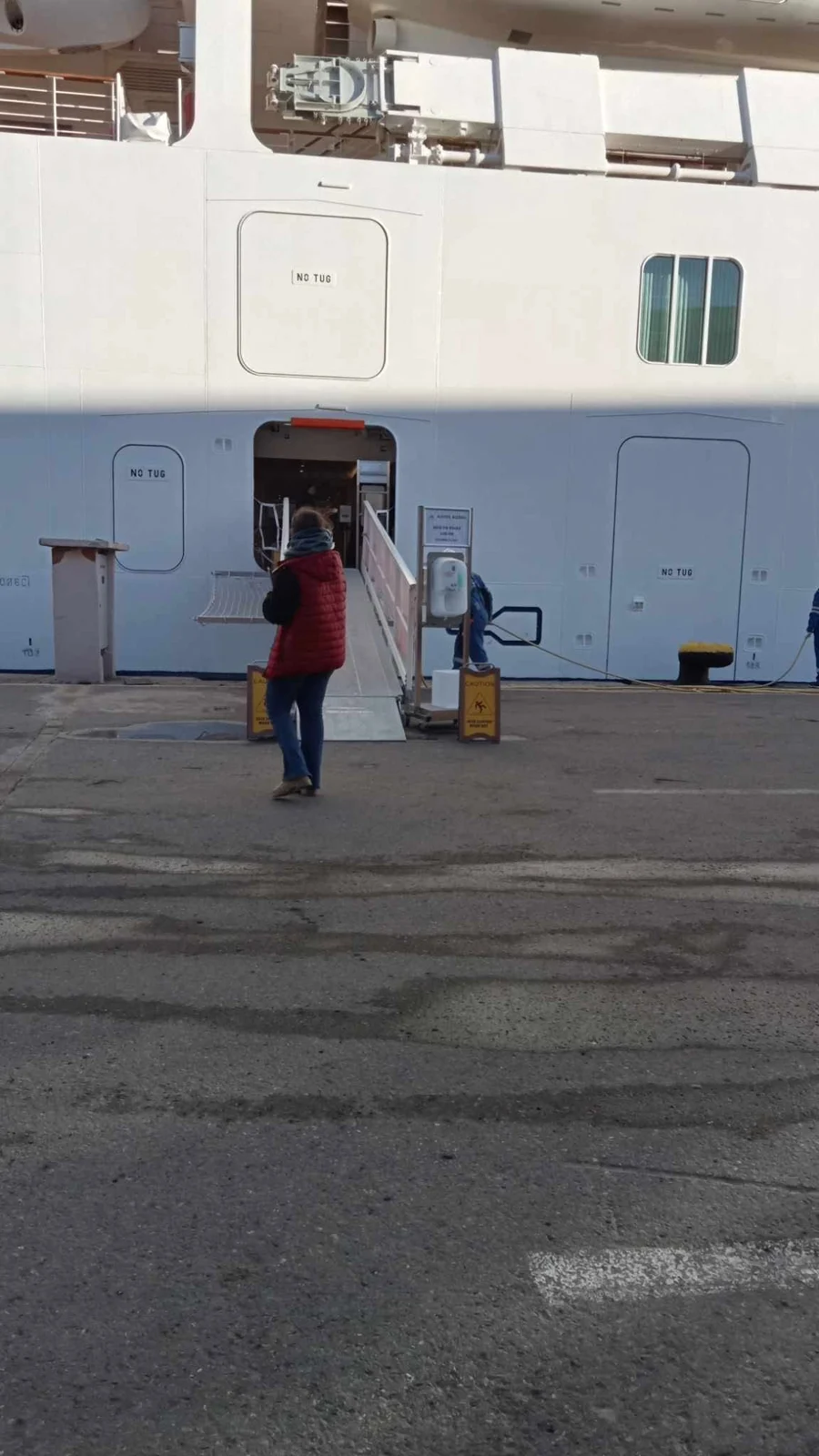 Llegada del barco de pasajeros Viking Saturn Bergen al puerto de Álxira