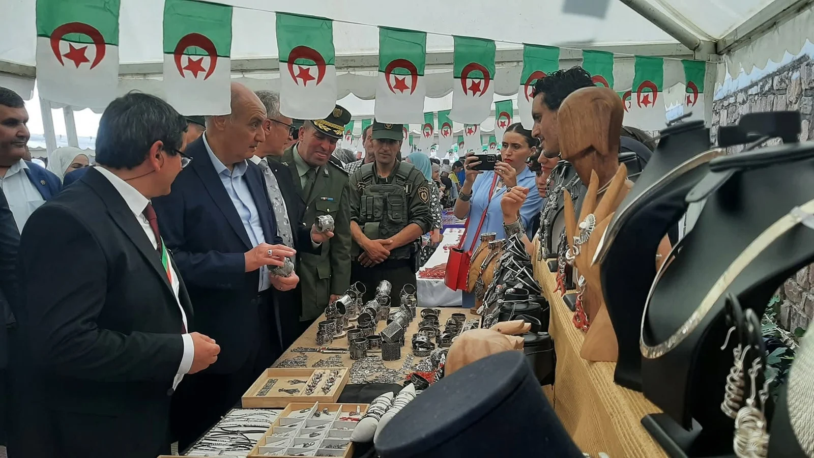 افتتاح الطبعة التاسعة عشرة لعيد الفضة بآث يني