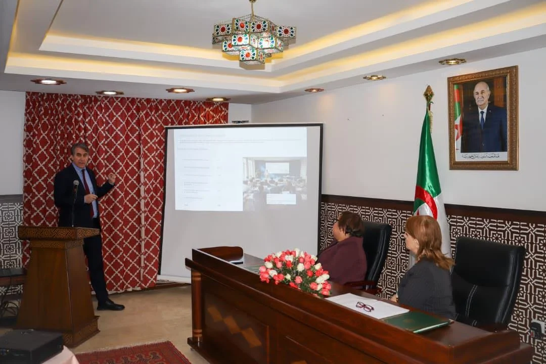 Firma de un protocolo de cooperación para la formación de guías turísticos no certificados entre el Ministerio de Turismo y la Industria Tradicional y el Ministerio de Formación y Educación Profesional