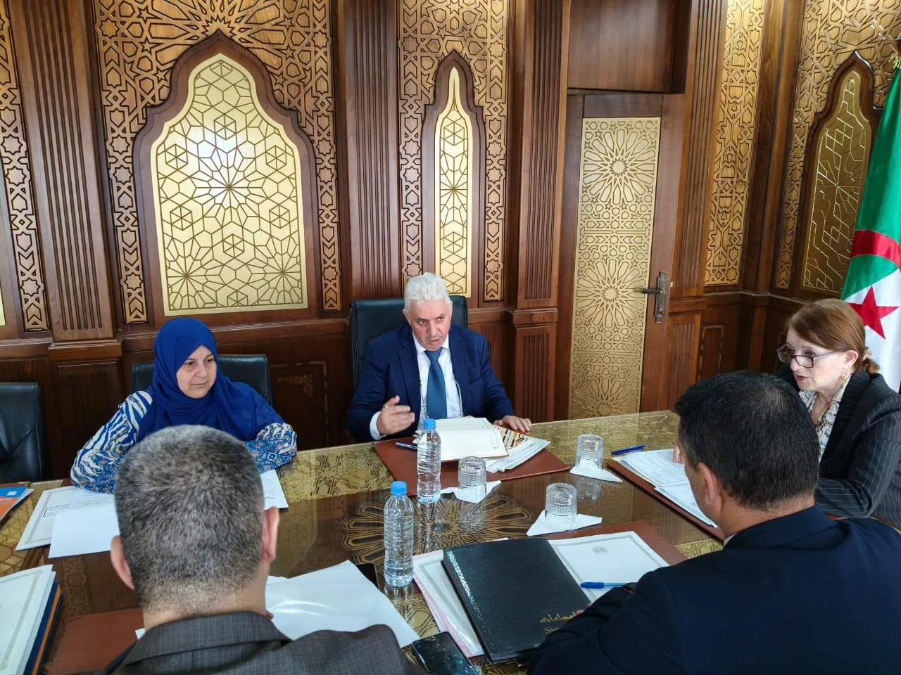 بيان إعلامي لوزارة السياحة بشأن احترام القوانين في المؤسسات الفندقية