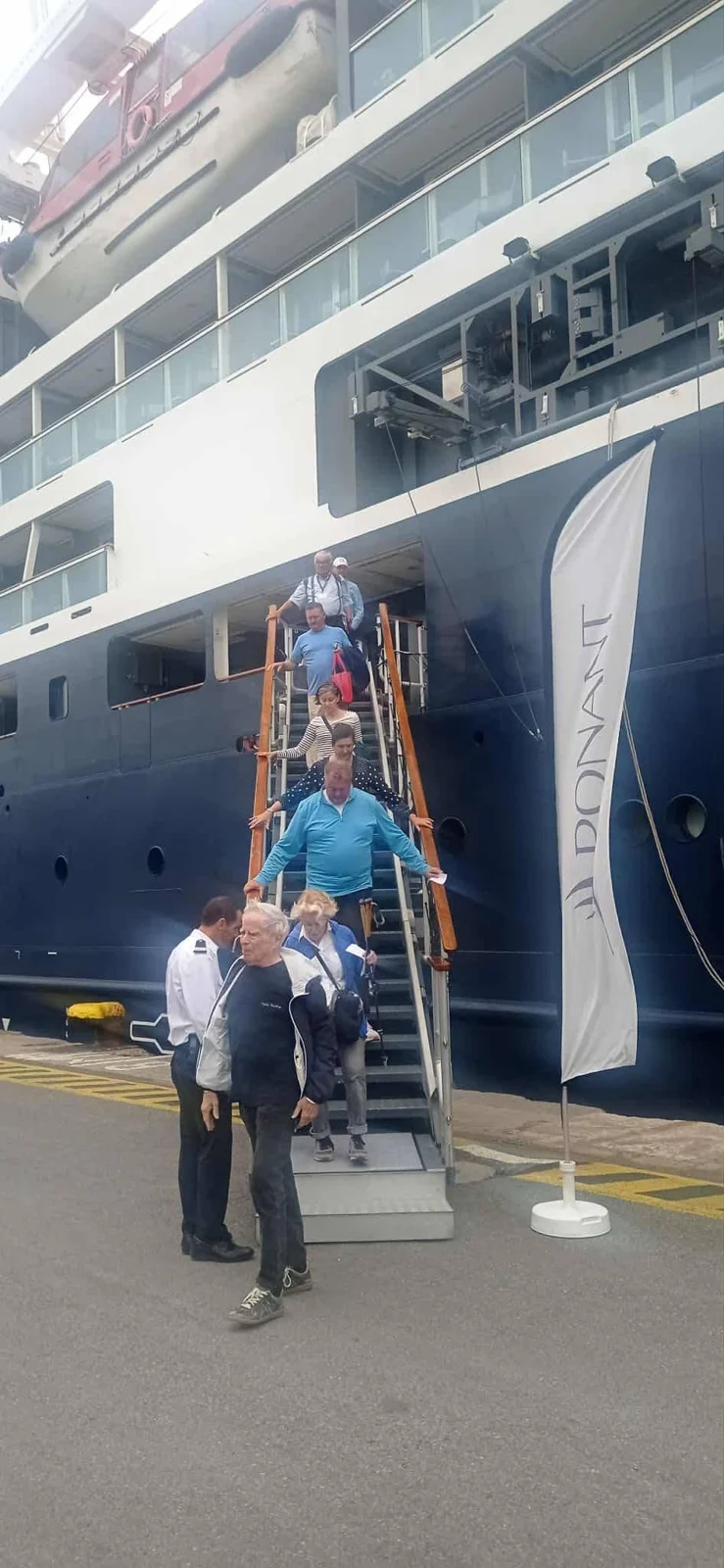 Arrivée du navire PONANT Le Mont d'Urville au port d'Alger