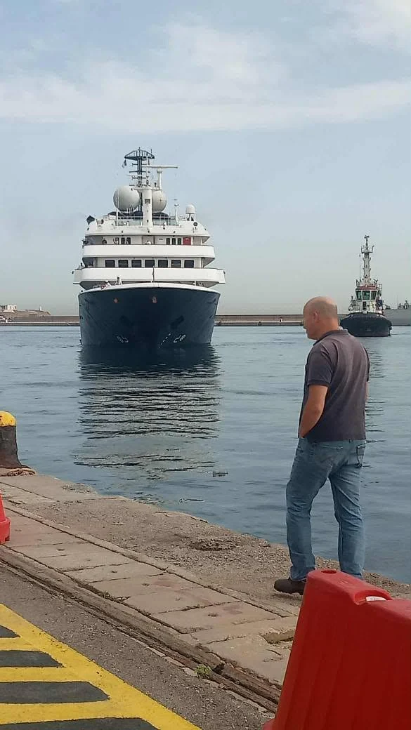 Arrivée d'un bateau touristique au port d'Alger