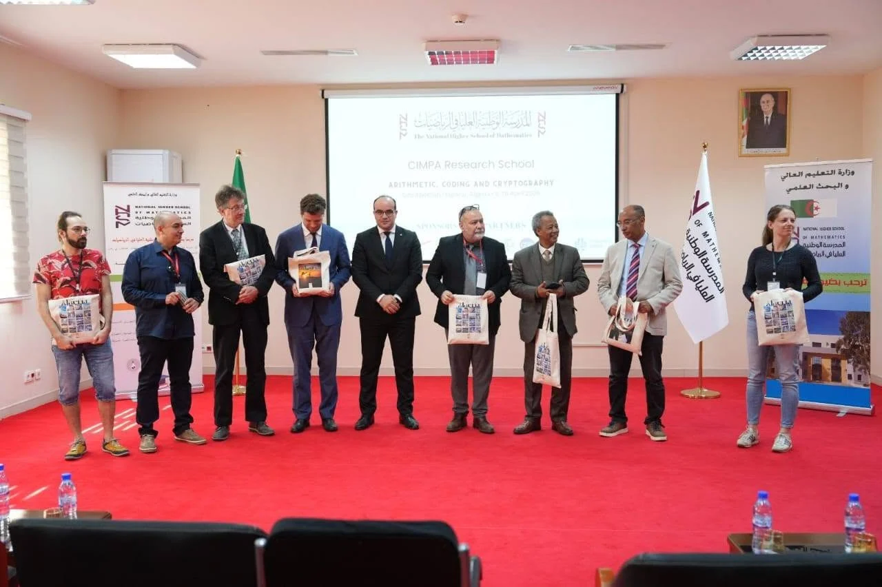 迪万参与国家高等数学学院科学研讨会