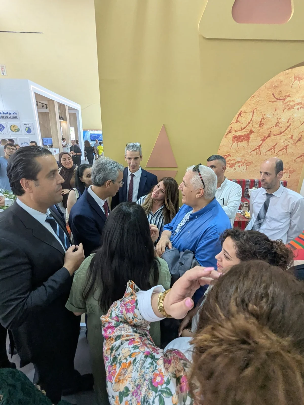 Llegada de los operadores turísticos al salón del Consejo en SITEV 2025