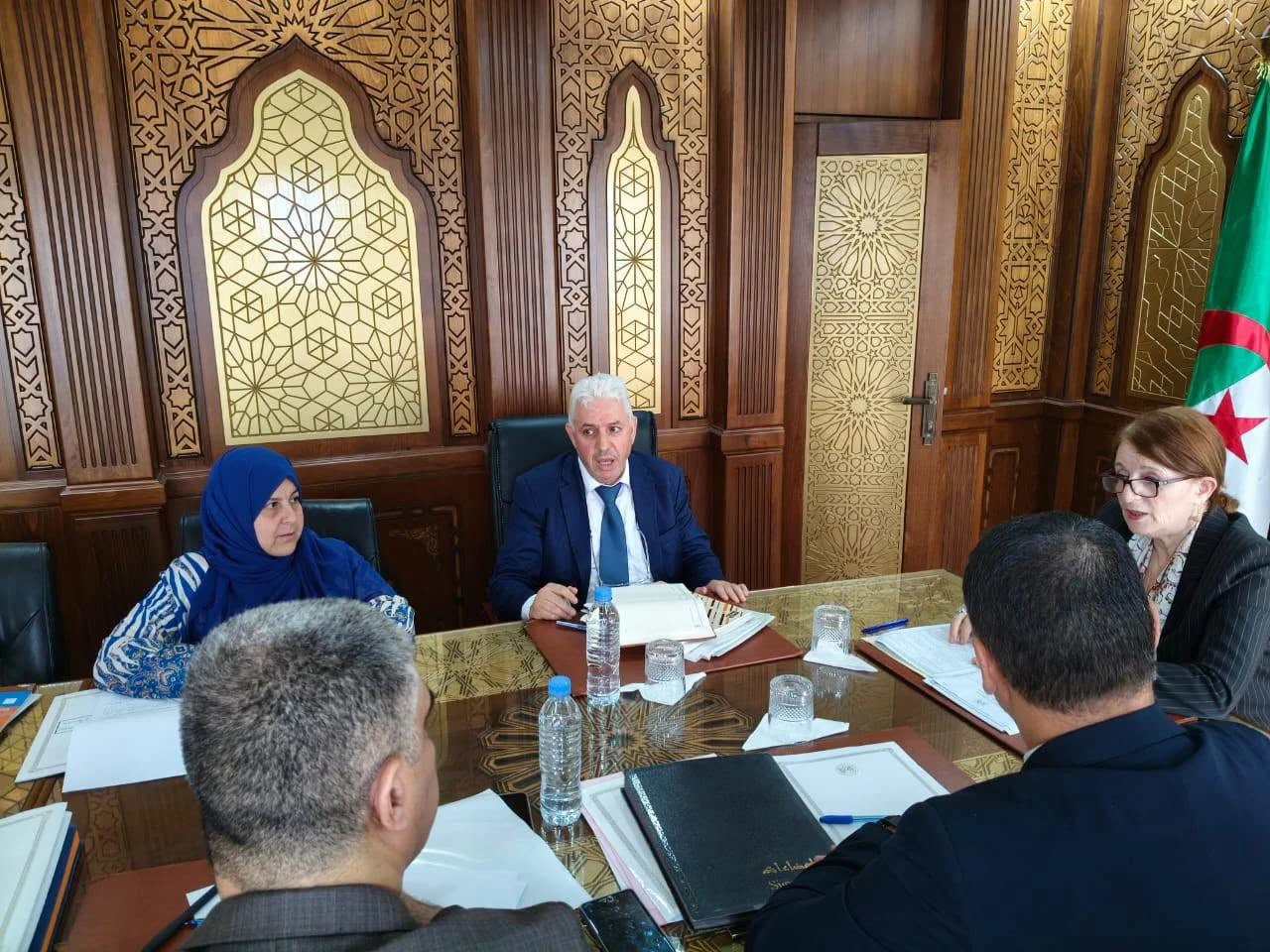 بيان إعلامي لوزارة السياحة بشأن احترام القوانين في المؤسسات الفندقية