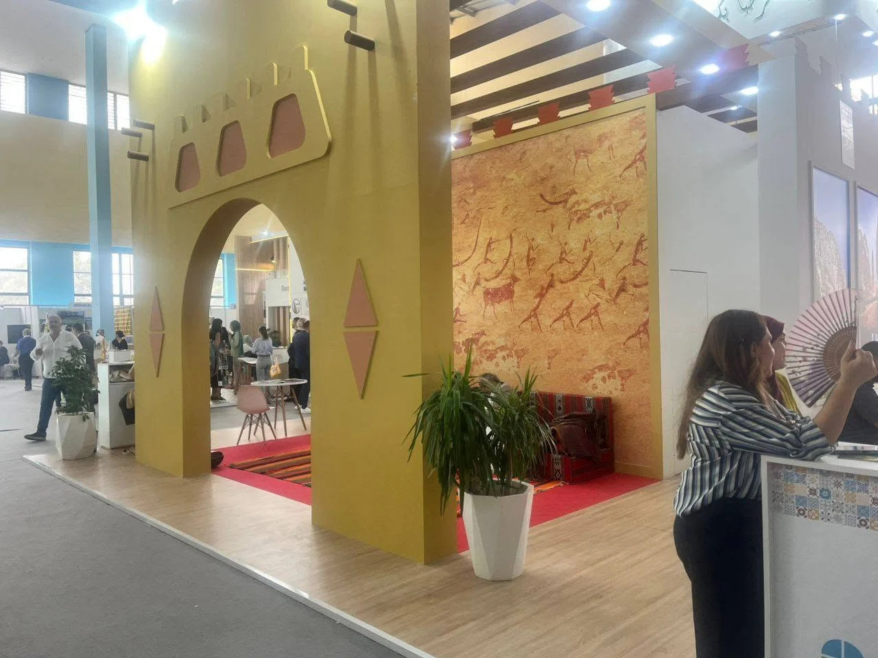 Llegada de los operadores turísticos al salón del Consejo en SITEV 2025