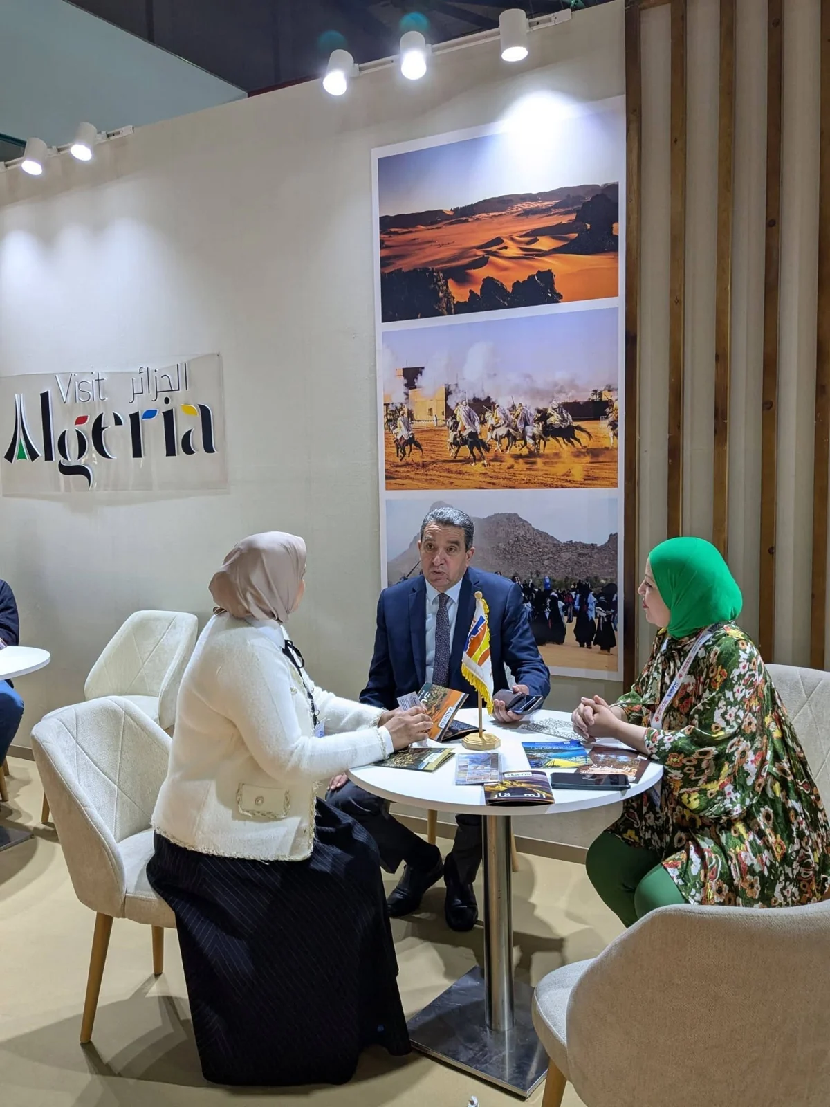 اليوم الثاني من مشاركة الديوان في صالون السياحة بوهران